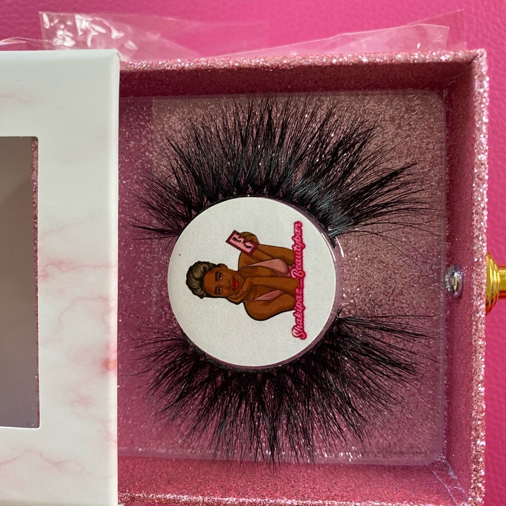 Eyelashes - Picture 10 of 12